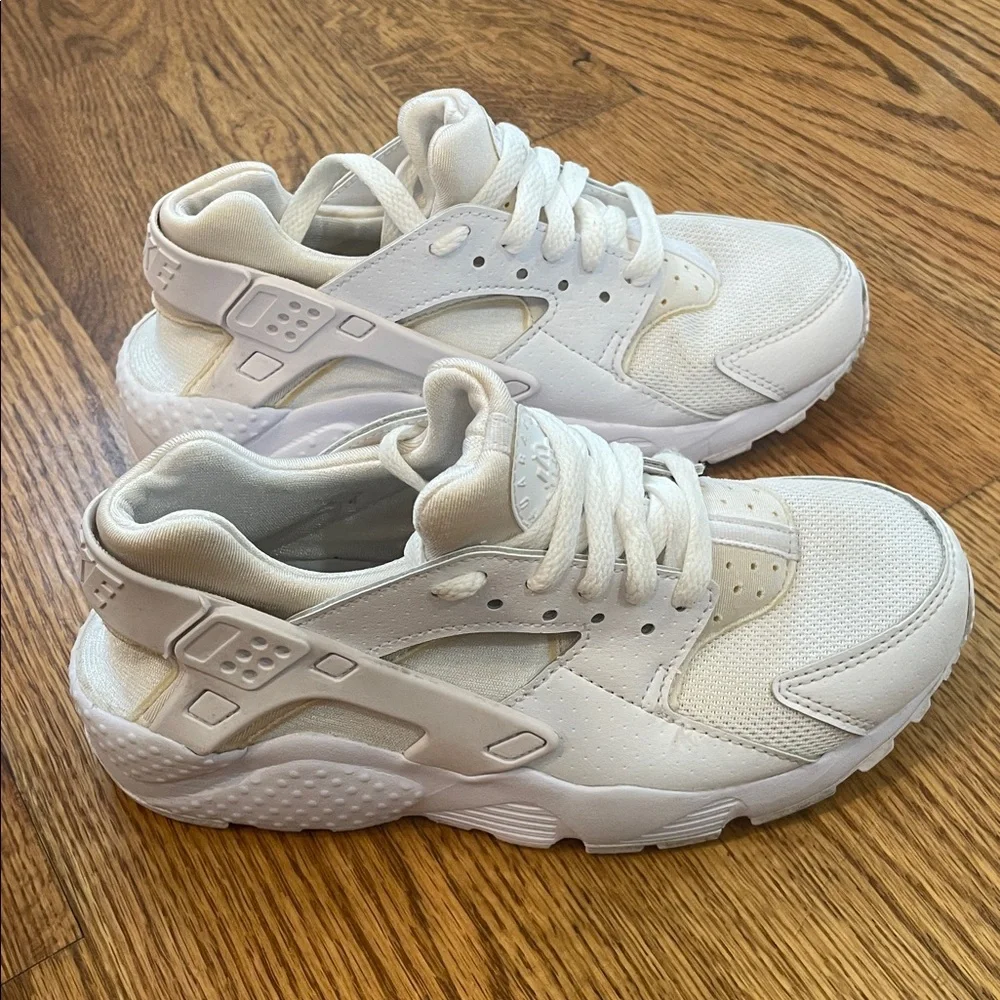 Nike Huarache Triple White Sneakers/Shoes. Size 3.5Y. Excellent Condition.